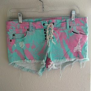 Billabong women’s shorts. Size 28. Very good condition